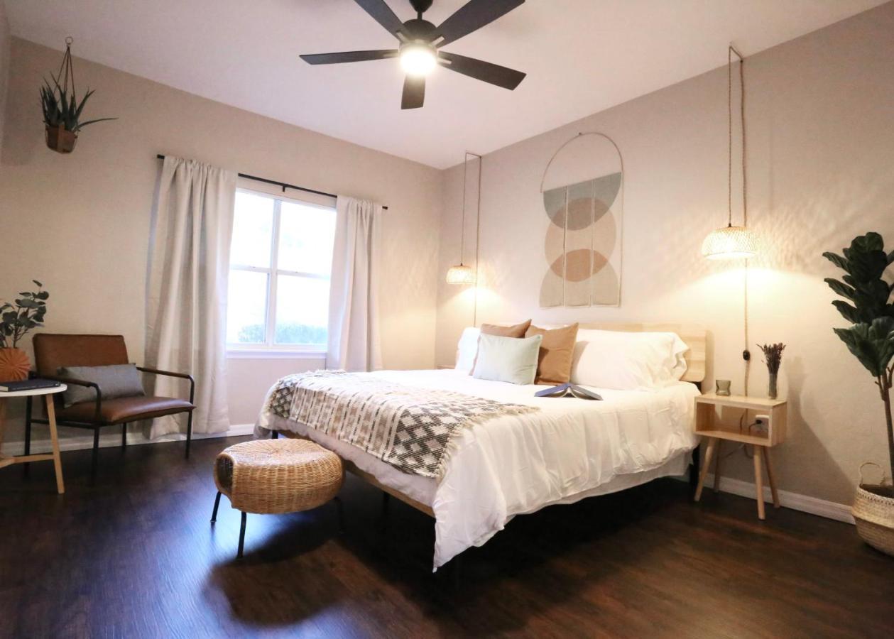 Nomad Retreat King Bed Boutique Condo W Garage ゲインズビル エクステリア 写真