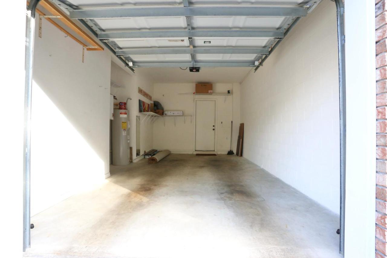 Nomad Retreat King Bed Boutique Condo W Garage ゲインズビル エクステリア 写真