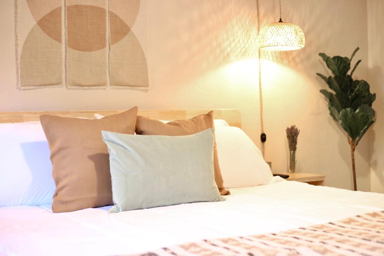 Nomad Retreat King Bed Boutique Condo W Garage ゲインズビル エクステリア 写真