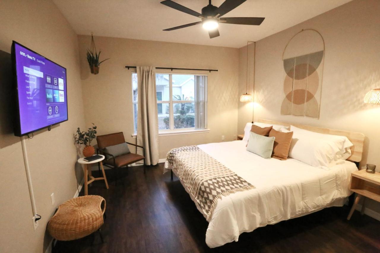 Nomad Retreat King Bed Boutique Condo W Garage ゲインズビル エクステリア 写真
