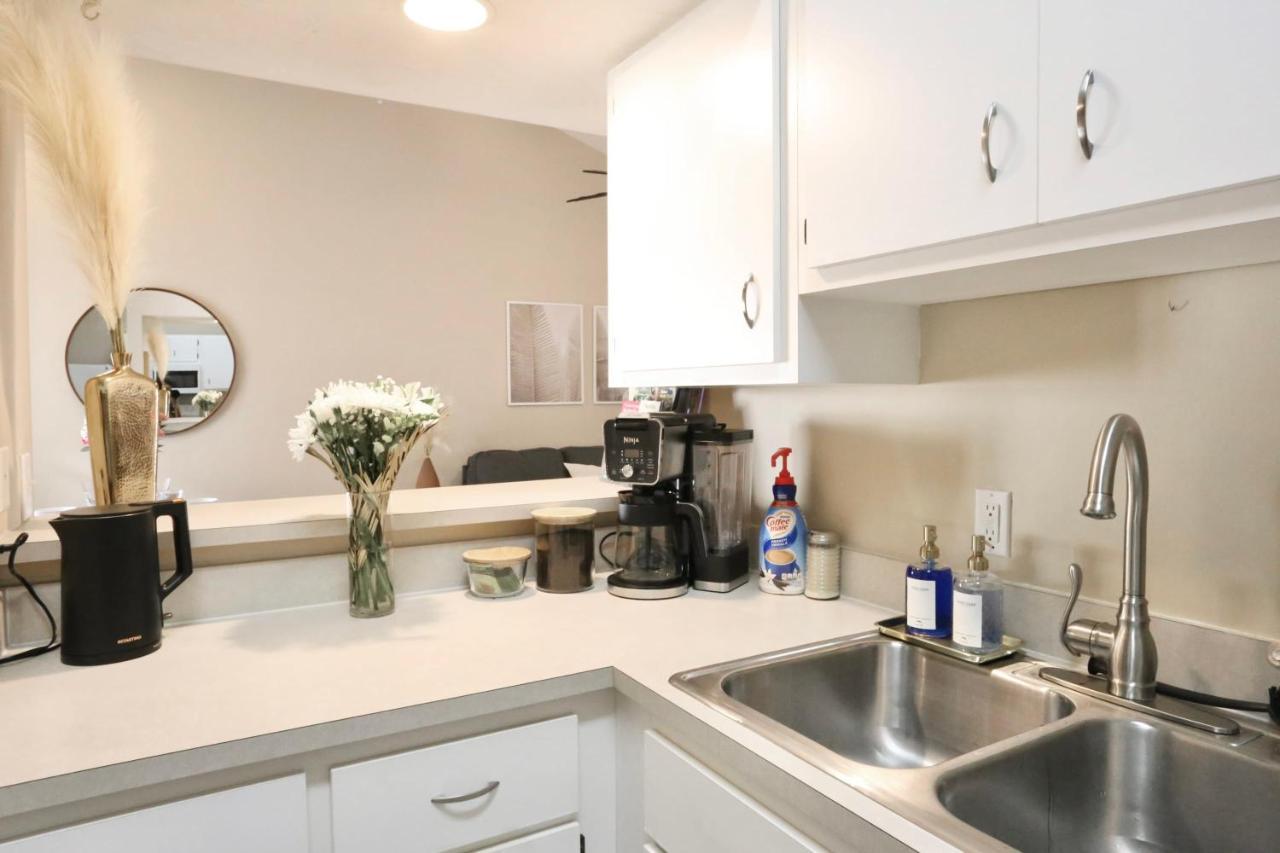 Nomad Retreat King Bed Boutique Condo W Garage ゲインズビル エクステリア 写真