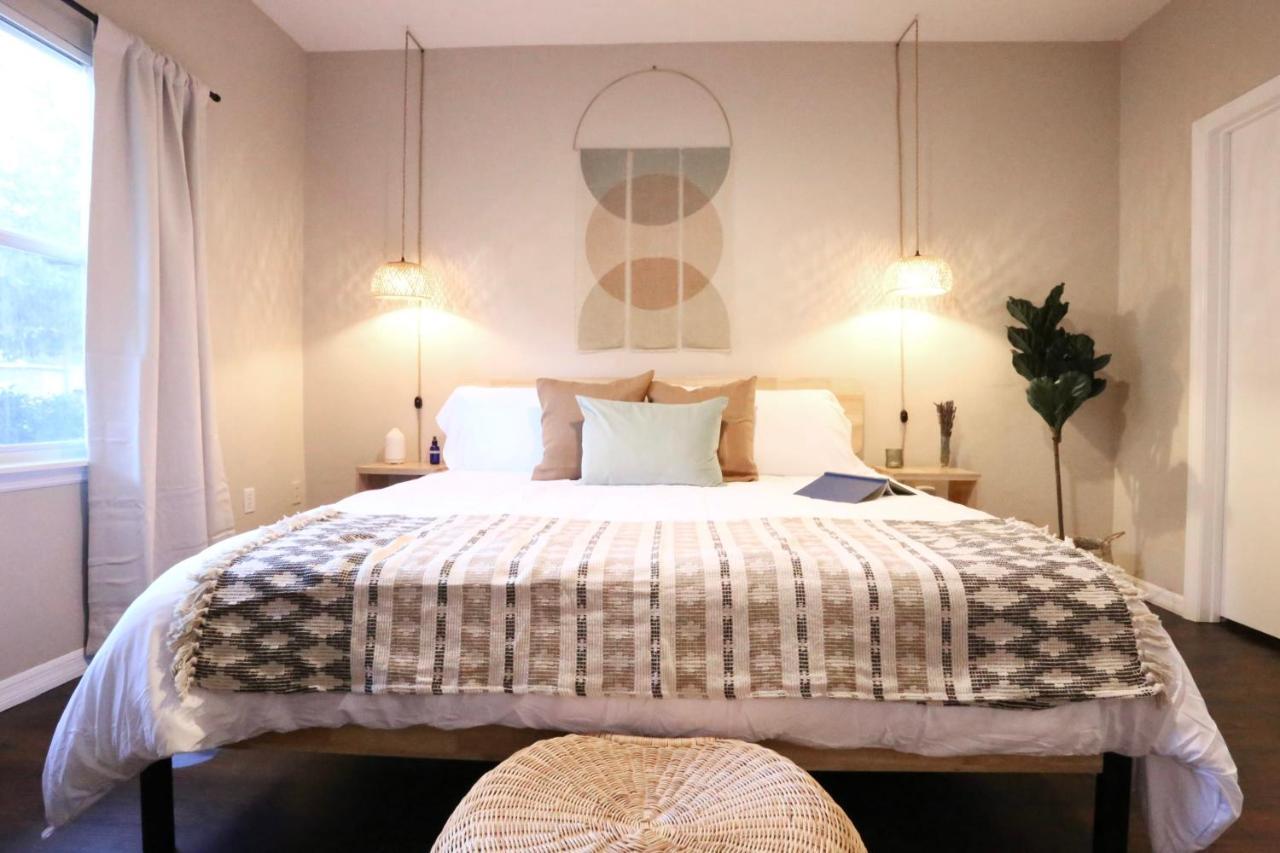 Nomad Retreat King Bed Boutique Condo W Garage ゲインズビル エクステリア 写真