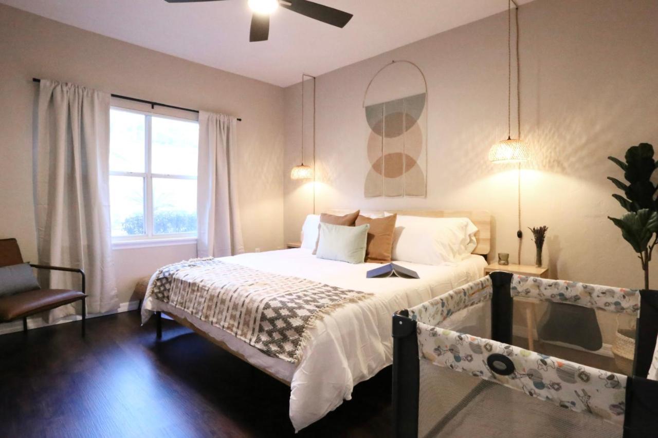 Nomad Retreat King Bed Boutique Condo W Garage ゲインズビル エクステリア 写真